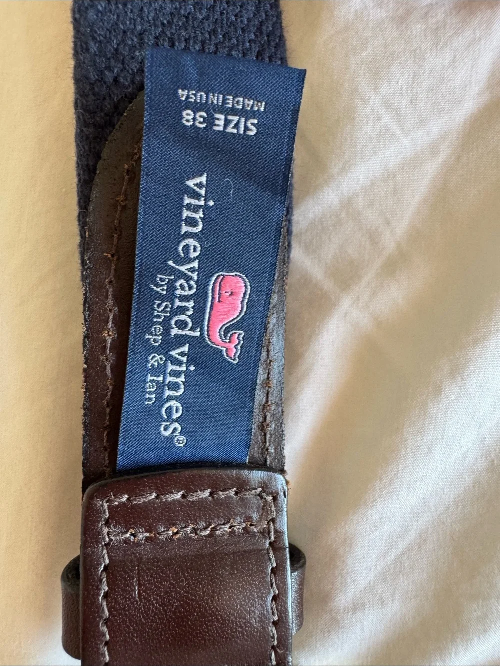 Vineyard Vines Men’s Belt Size 38 silk Belt Sailboats Red Leather Trim